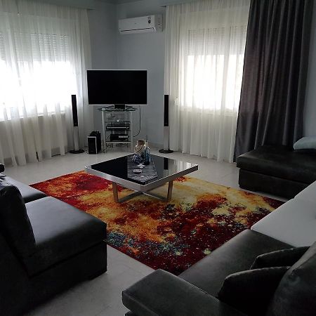 Bourlis Apartments 아스프로발타 외부 사진