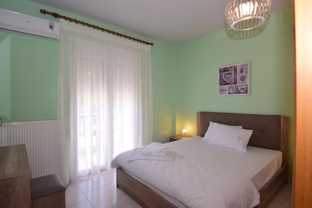 Bourlis Apartments 아스프로발타 외부 사진