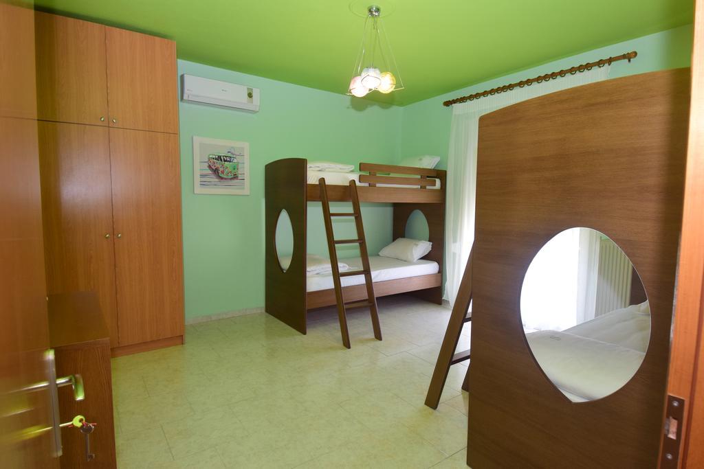 Bourlis Apartments 아스프로발타 외부 사진