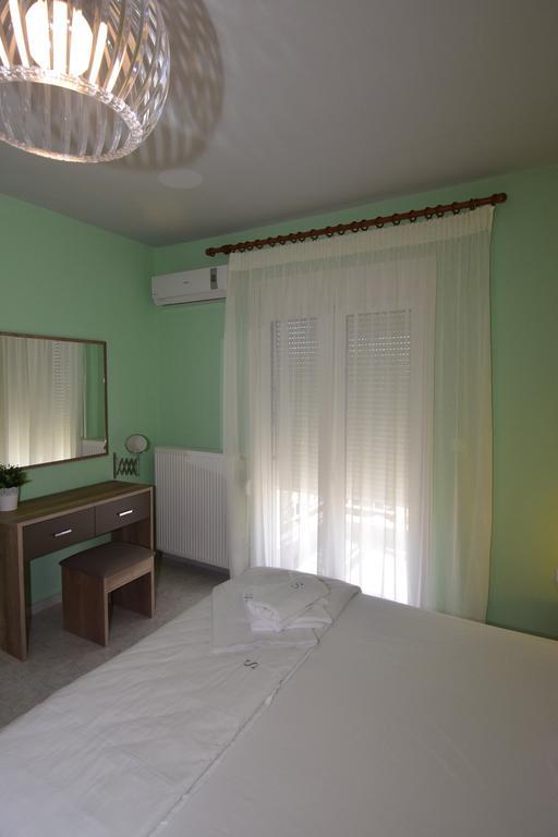 Bourlis Apartments 아스프로발타 외부 사진