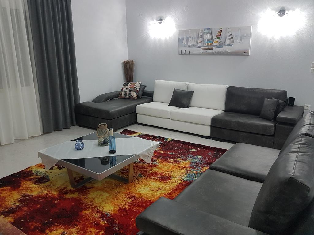 Bourlis Apartments 아스프로발타 외부 사진